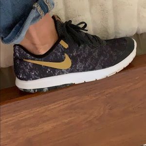 Nike flex experience running shoe